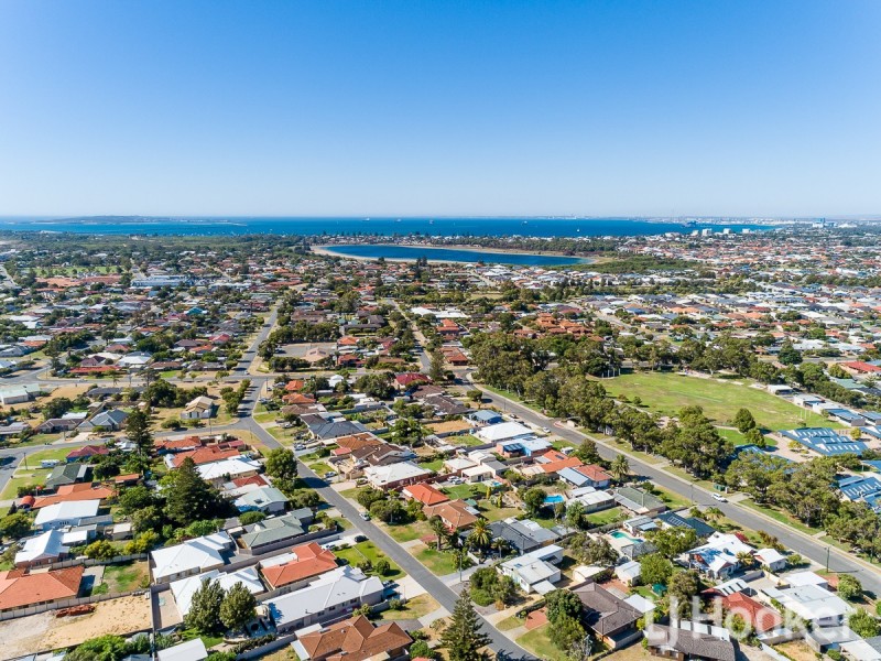 20 Thomas Street, Safety Bay WA 6169