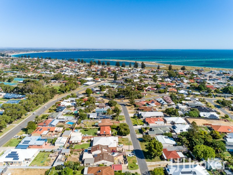 20 Thomas Street, Safety Bay WA 6169