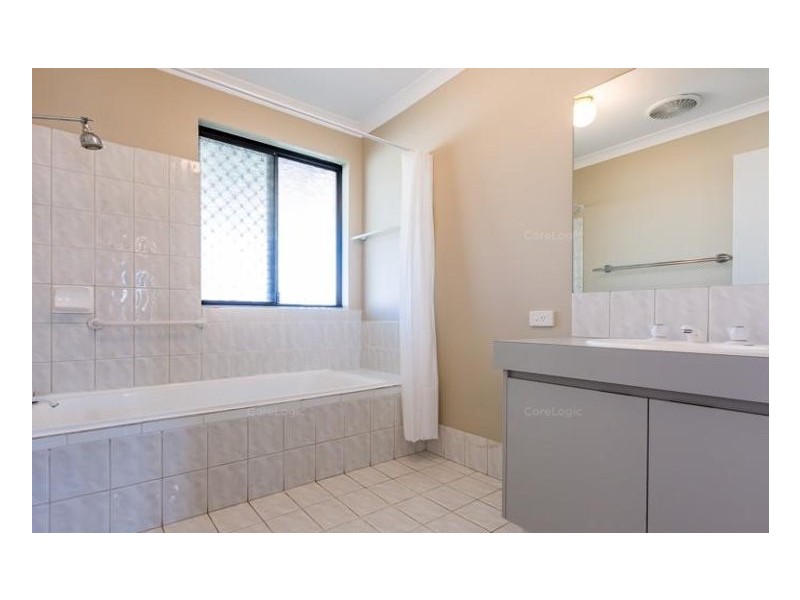 32 Nottingham Parkway, Orelia WA 6167