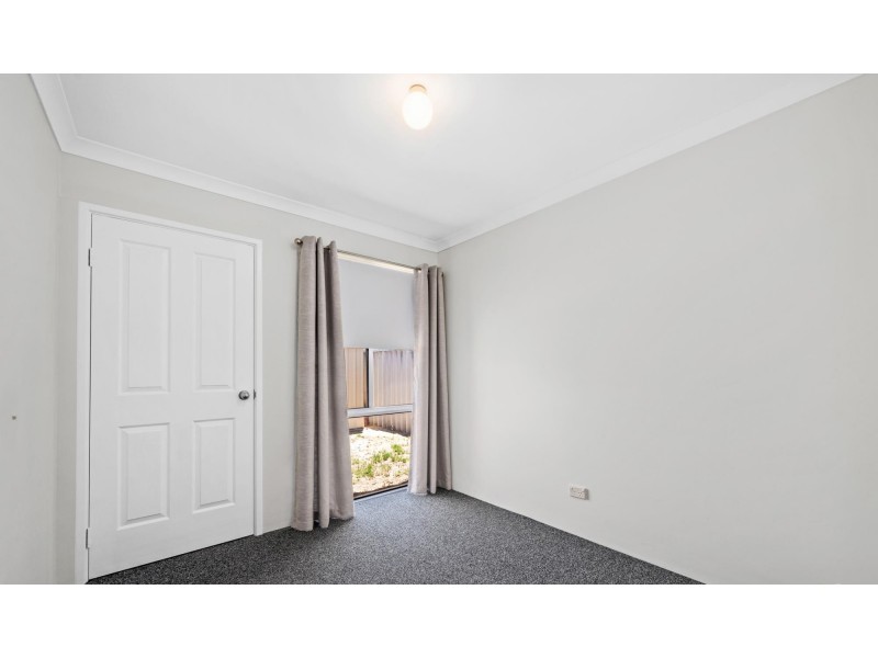 12 Eva Lynch Way, Warnbro WA 6169