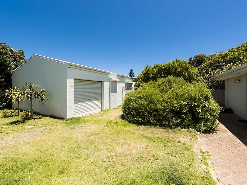 129 Penguin Road, Safety Bay WA 6169