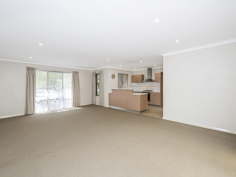 6 Mallee Close, Wannanup WA 6210