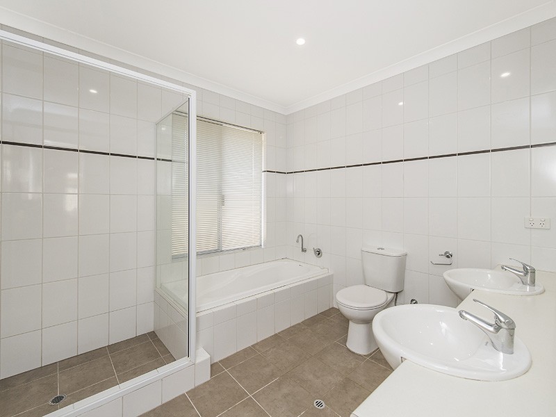 6 Mallee Close, Wannanup WA 6210