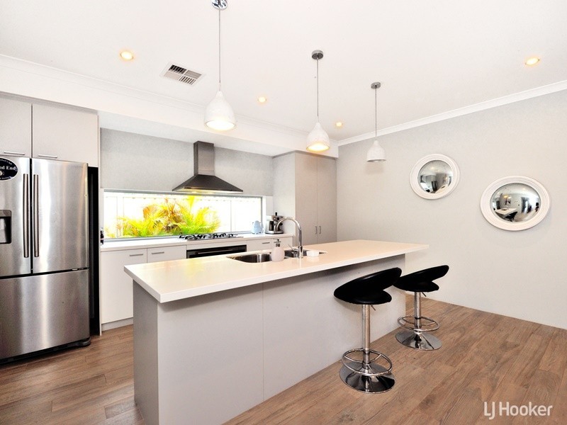 9 Tallering Way, Golden Bay WA 6174