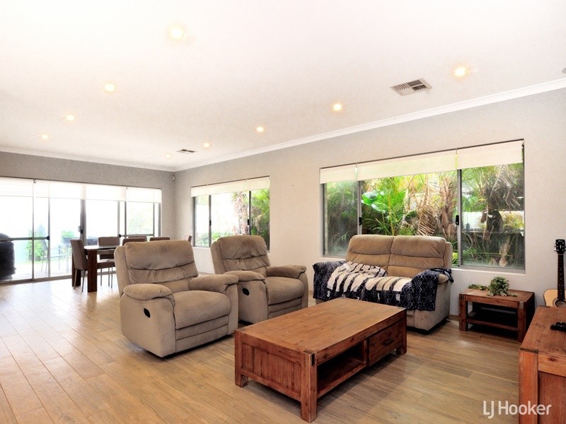 9 Tallering Way, Golden Bay WA 6174