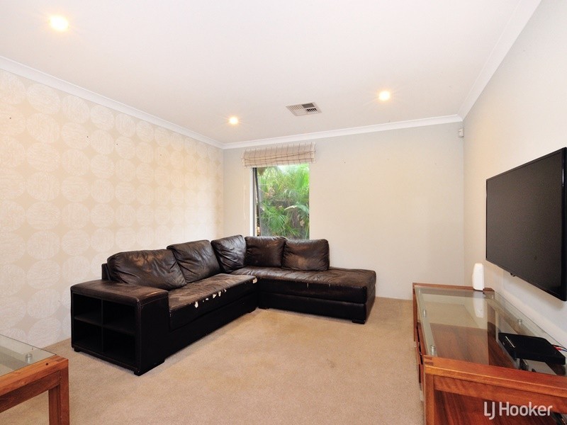 9 Tallering Way, Golden Bay WA 6174