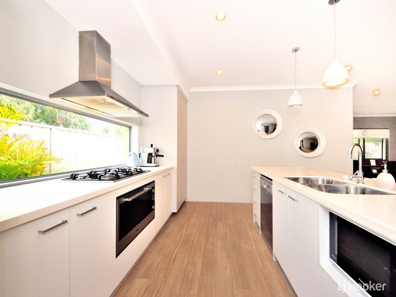 9 Tallering Way, Golden Bay WA 6174