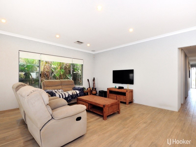 9 Tallering Way, Golden Bay WA 6174