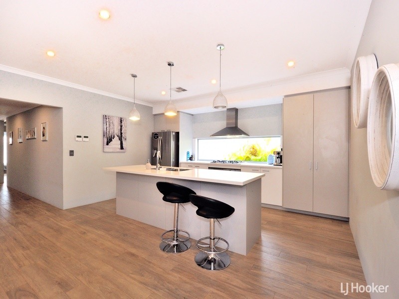 9 Tallering Way, Golden Bay WA 6174