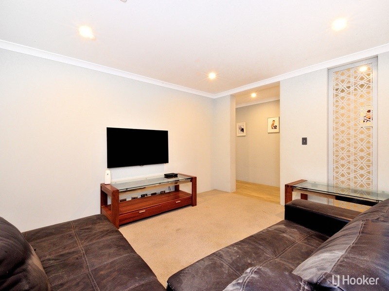 9 Tallering Way, Golden Bay WA 6174