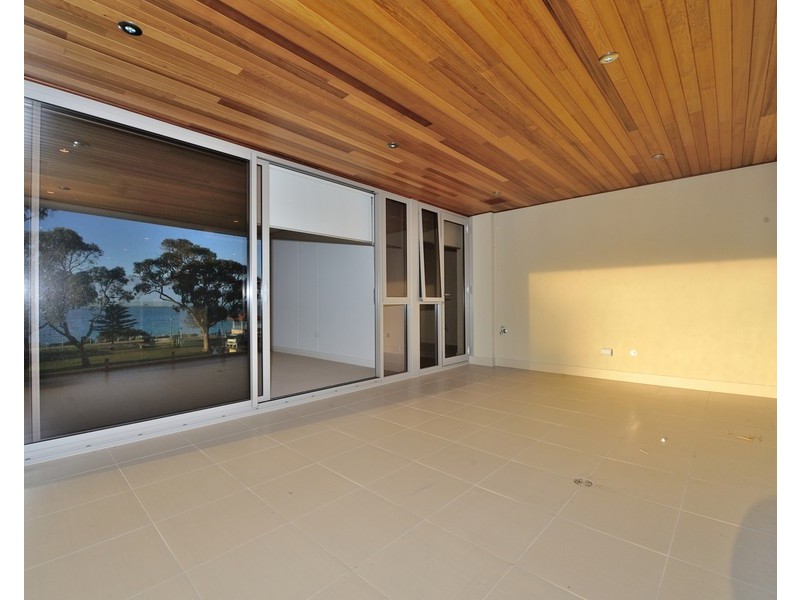 4/3 Rockingham Beach Road, Rockingham WA 6168