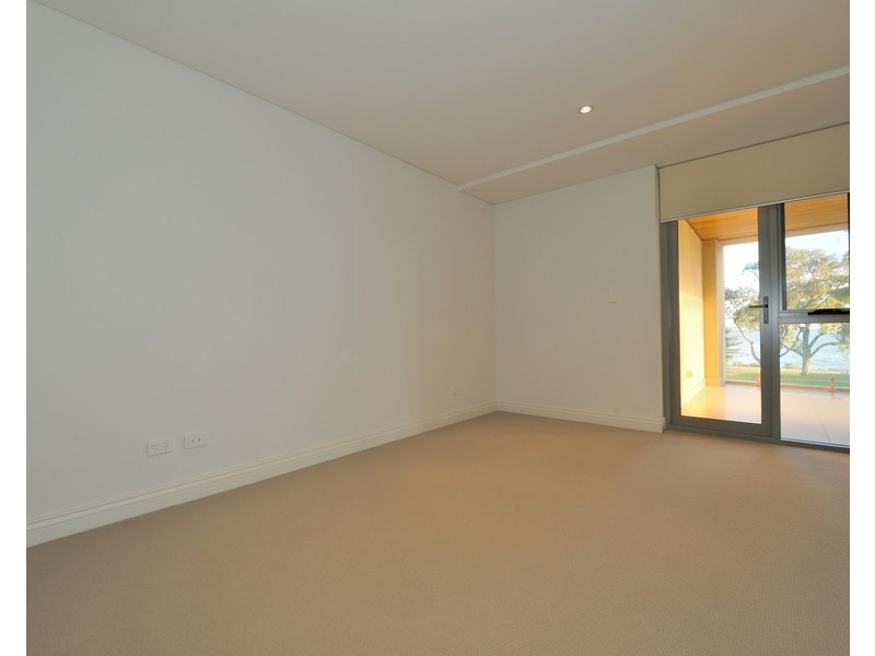 4/3 Rockingham Beach Road, Rockingham WA 6168