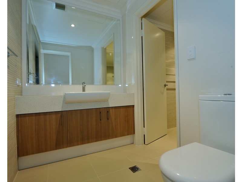 4/3 Rockingham Beach Road, Rockingham WA 6168