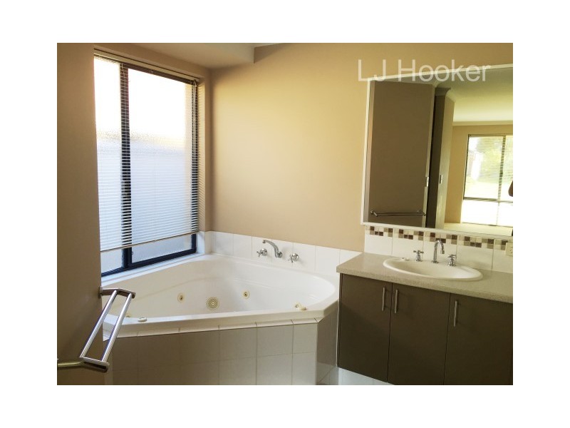 6 Freshwater Way, Secret Harbour WA 6173