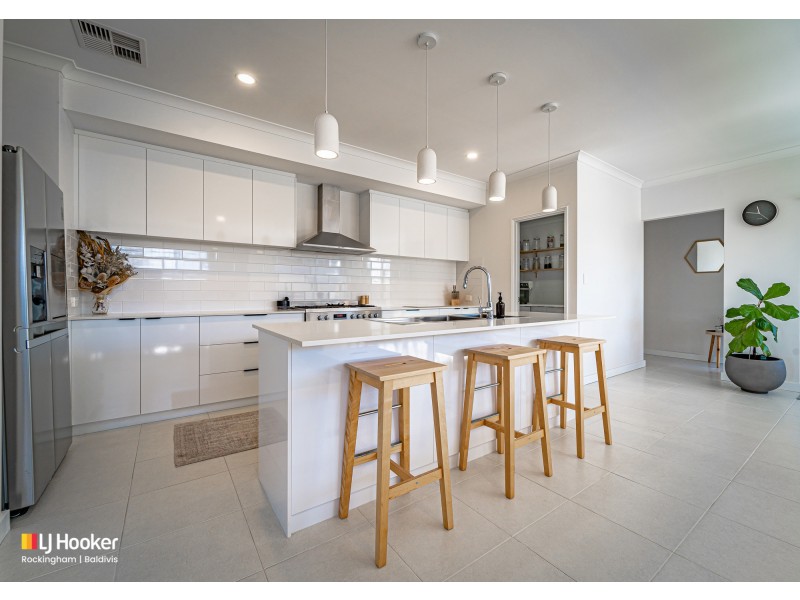 15 Warriedar Way, Golden Bay WA 6174