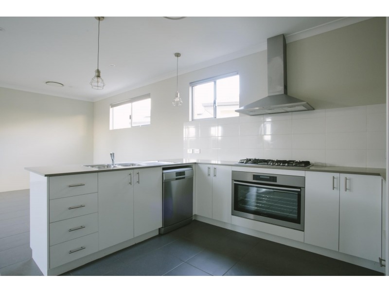 12 Bradley Street, Lakelands WA 6180