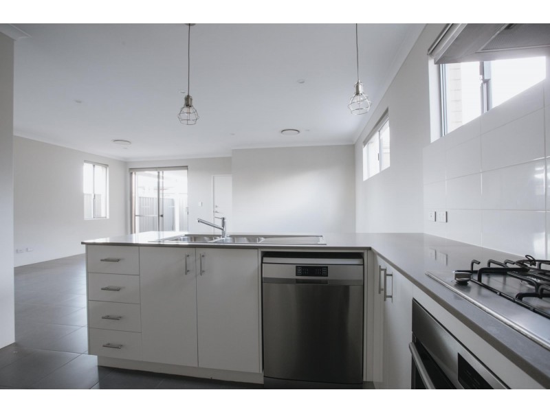 12 Bradley Street, Lakelands WA 6180