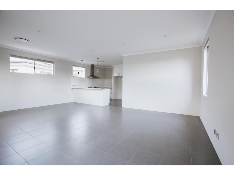 12 Bradley Street, Lakelands WA 6180