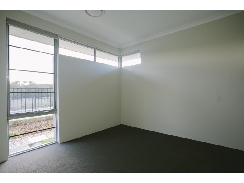 12 Bradley Street, Lakelands WA 6180