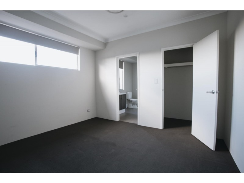 12 Bradley Street, Lakelands WA 6180