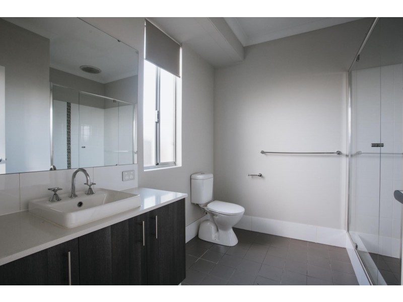 12 Bradley Street, Lakelands WA 6180