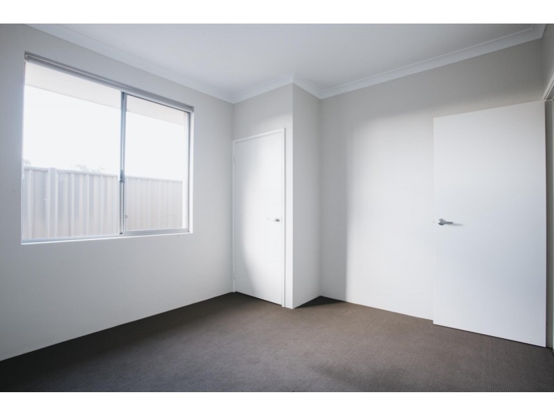 12 Bradley Street, Lakelands WA 6180