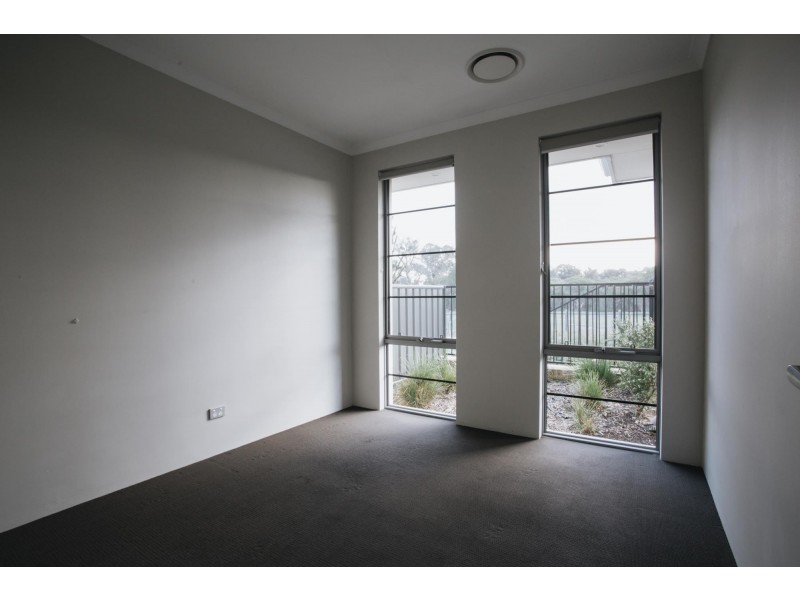 12 Bradley Street, Lakelands WA 6180