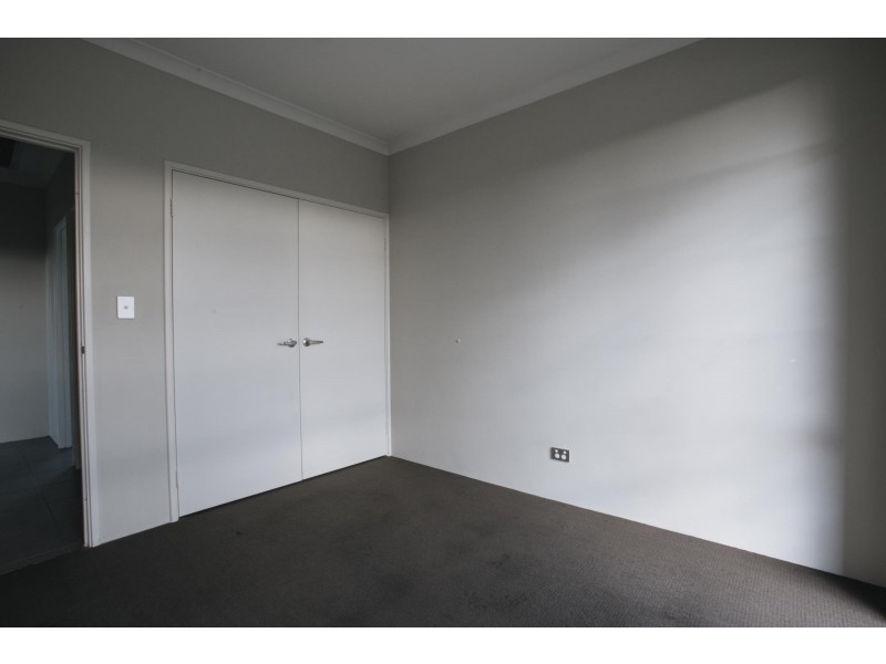 12 Bradley Street, Lakelands WA 6180