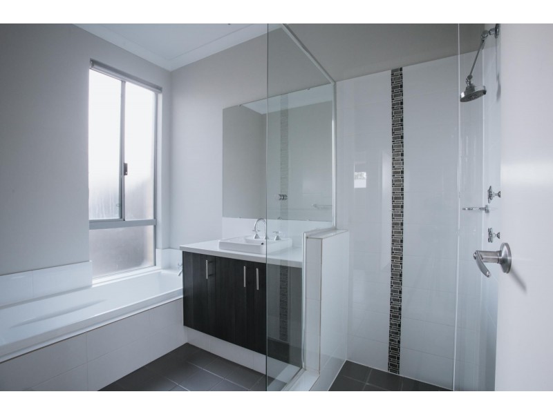 12 Bradley Street, Lakelands WA 6180