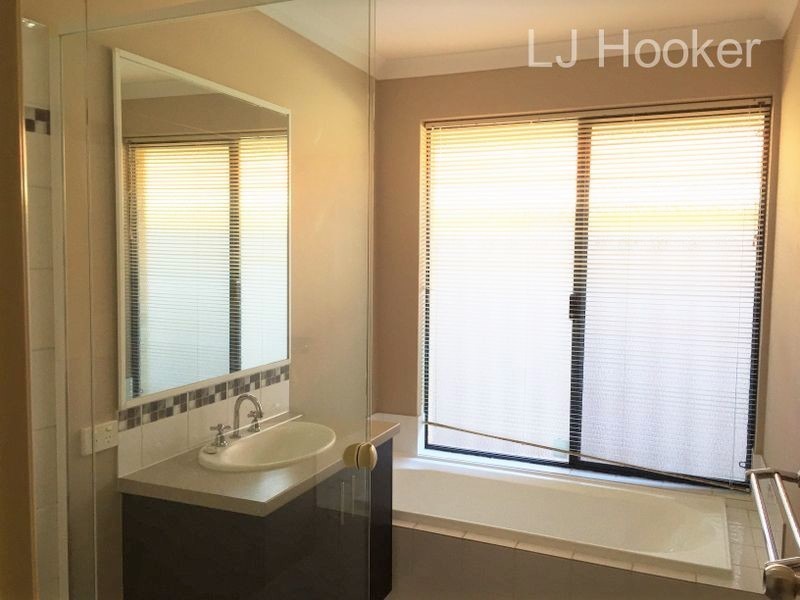 6 Freshwater Way, Secret Harbour WA 6173