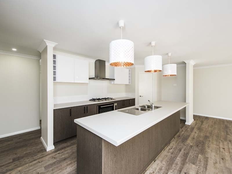 4 Calooli Grove, Golden Bay WA 6174