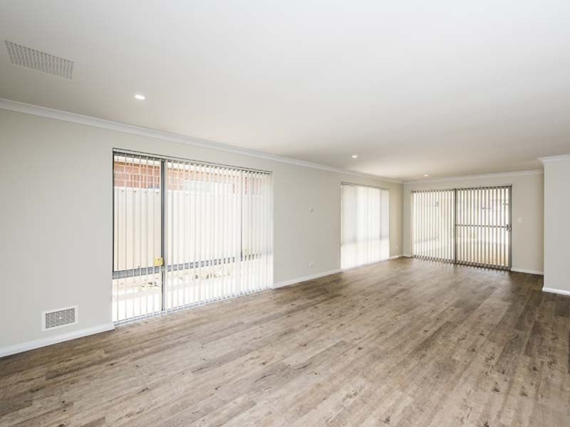 4 Calooli Grove, Golden Bay WA 6174