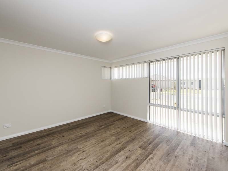 4 Calooli Grove, Golden Bay WA 6174