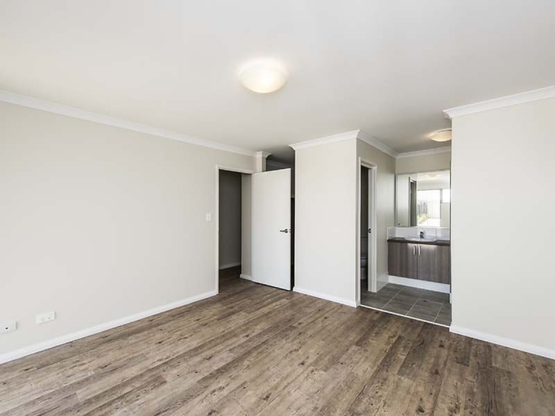 4 Calooli Grove, Golden Bay WA 6174