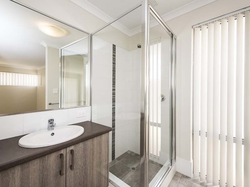 4 Calooli Grove, Golden Bay WA 6174