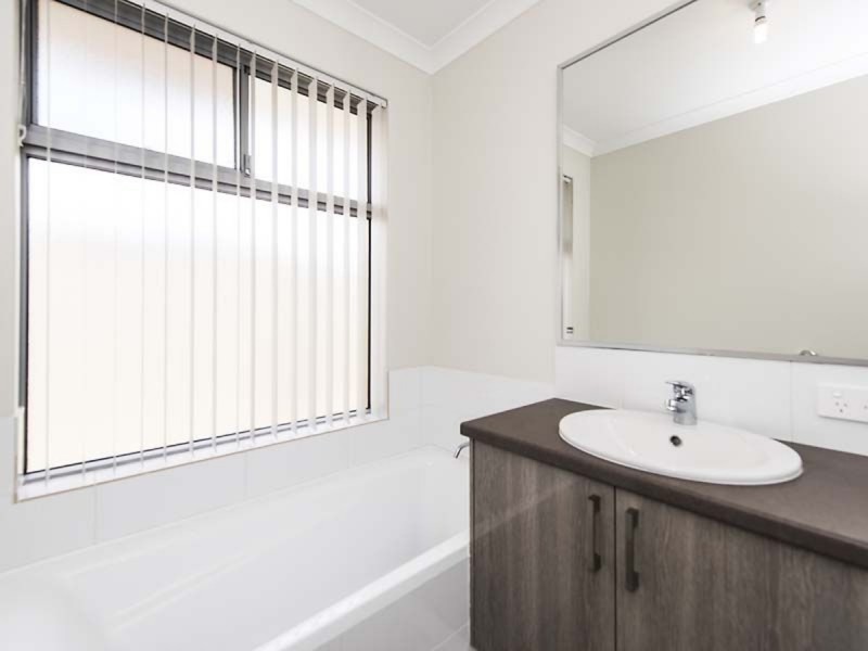 4 Calooli Grove, Golden Bay WA 6174