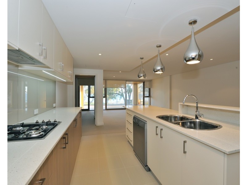 2/3 Rockingham Beach Road, Rockingham WA 6168