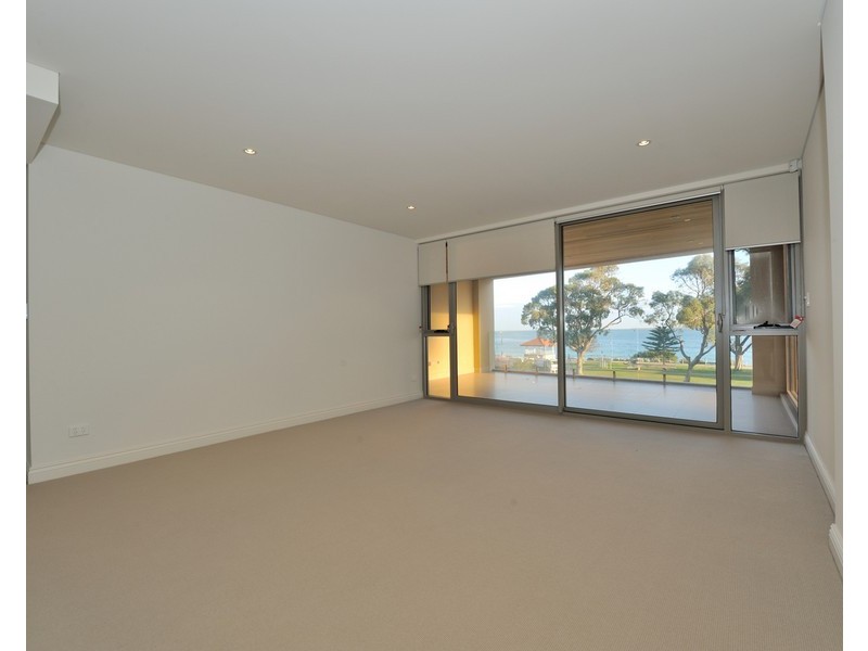 2/3 Rockingham Beach Road, Rockingham WA 6168