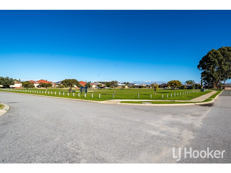 8 Indee Pass, Secret Harbour WA 6173