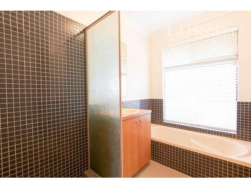 9 Montmartre Green, Port Kennedy WA 6172