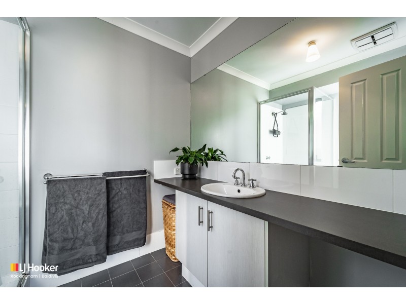 64 Bottlenose Circuit, Waikiki WA 6169