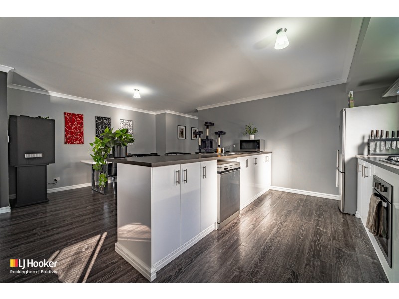 64 Bottlenose Circuit, Waikiki WA 6169