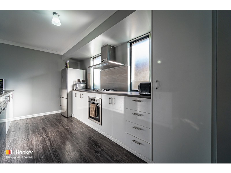 64 Bottlenose Circuit, Waikiki WA 6169