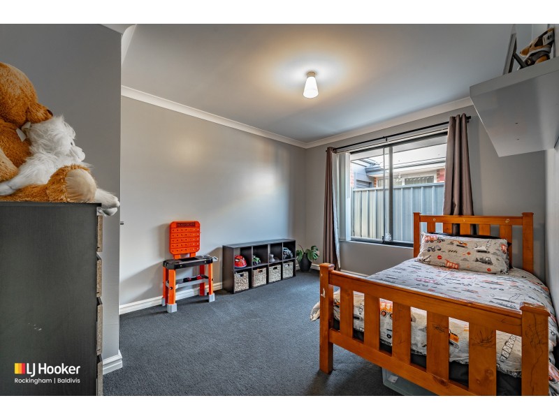 64 Bottlenose Circuit, Waikiki WA 6169