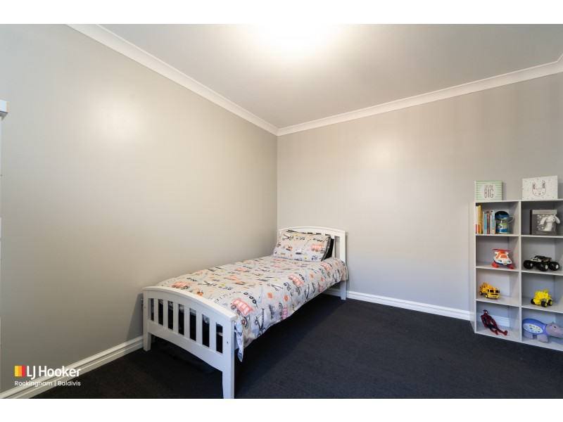 64 Bottlenose Circuit, Waikiki WA 6169