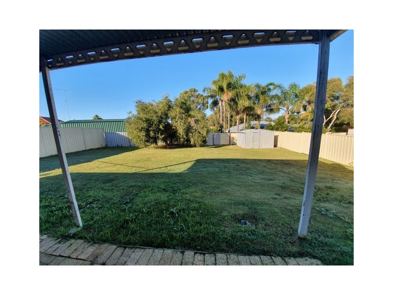 4 Selwyn Rise, Greenfields WA 6210