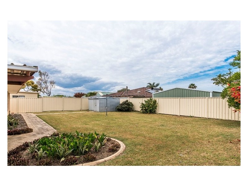 13 Woodbridge Drive, Cooloongup WA 6168