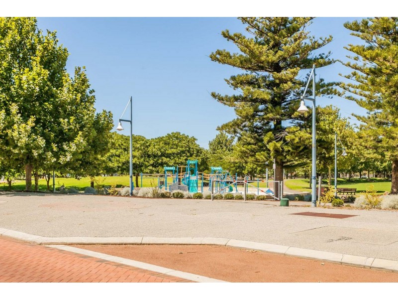 64/24 Flinders Lane, Rockingham WA 6168