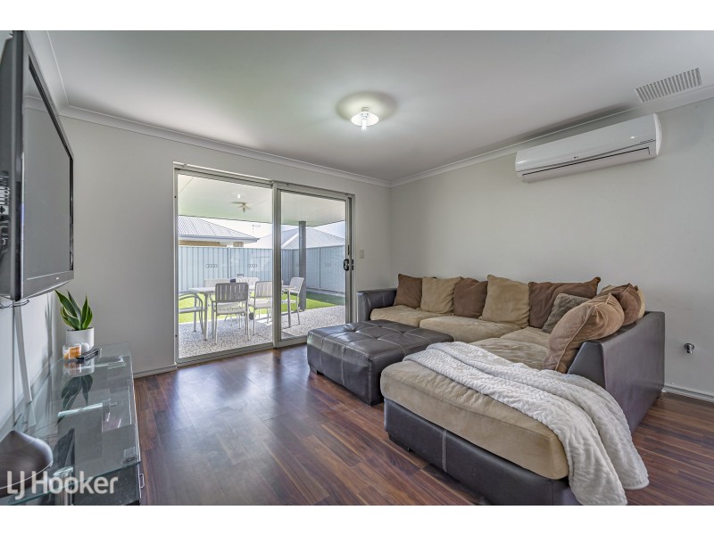 6 Yaramin Way, Golden Bay WA 6174