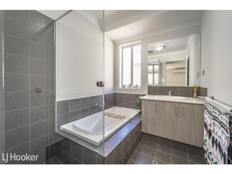 6 Yaramin Way, Golden Bay WA 6174